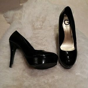 Black patent leather pump round toe
